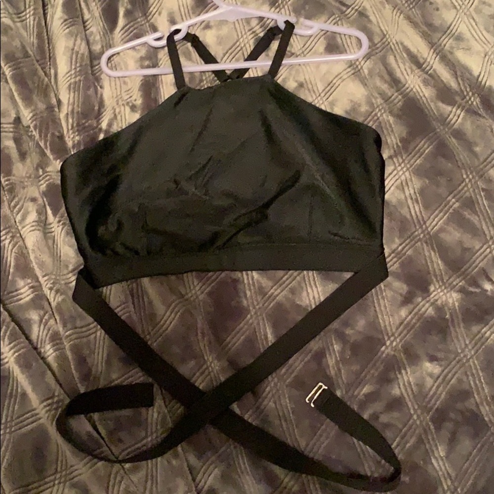 Halter neck sports bra
